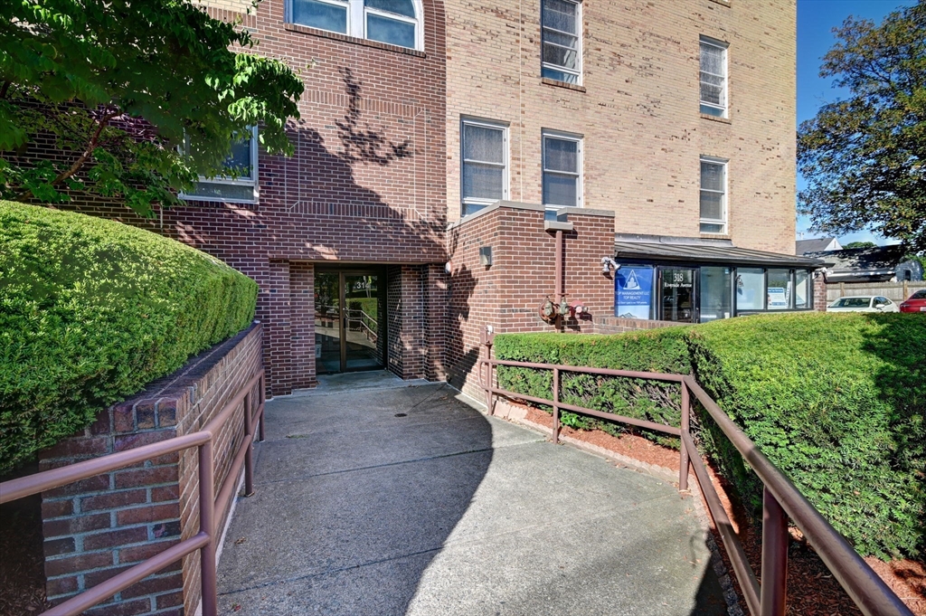 314 Riverside Ave # 101