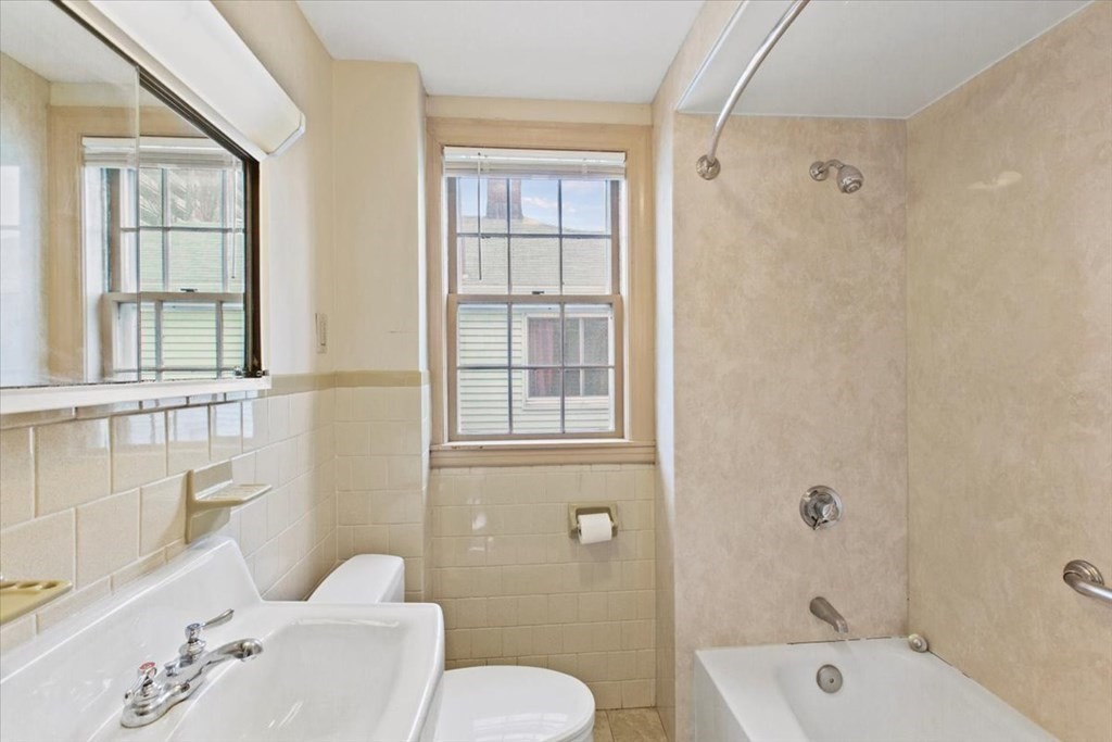 5 Whiton Ave # 1