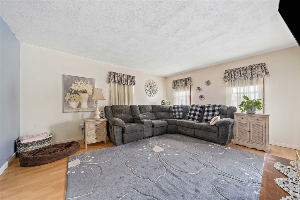 8 Cherry Ln