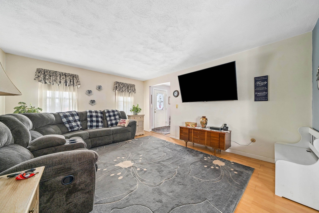 8 Cherry Ln