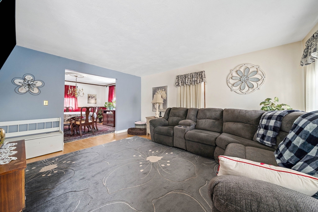 8 Cherry Ln