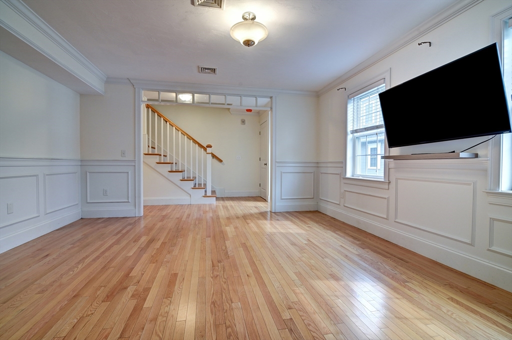 113 Elm St # B
