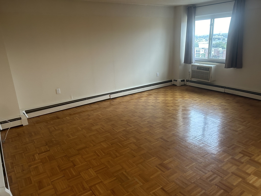 1025 Hancock St # 14M