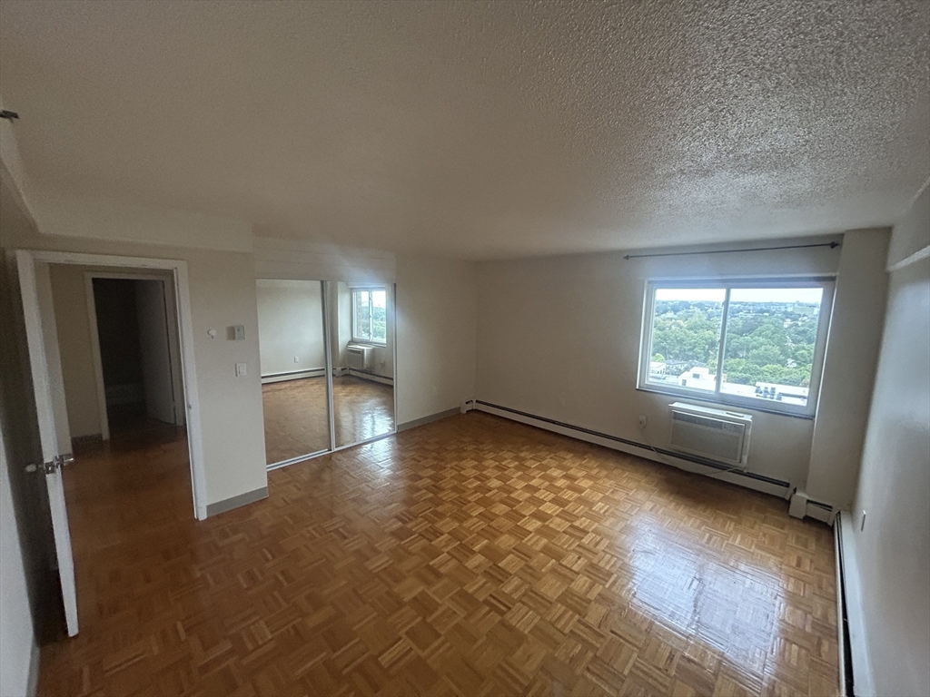 1025 Hancock St # 14M