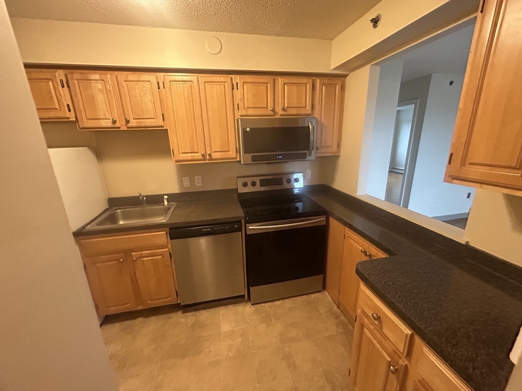 1025 Hancock St # 14M