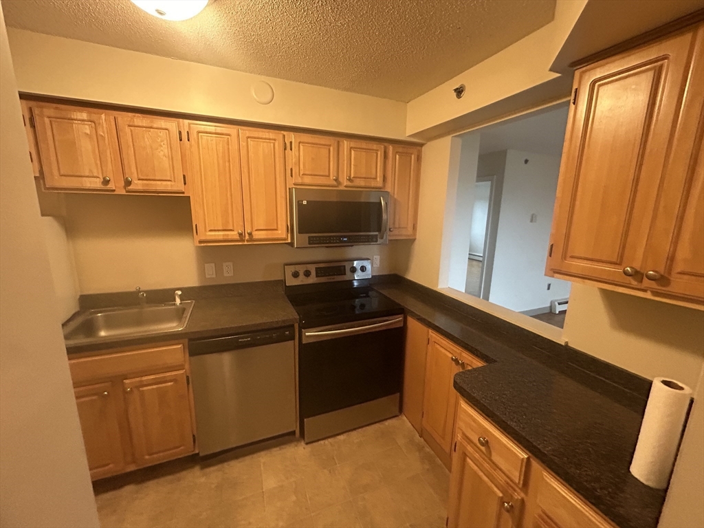 1025 Hancock St # 14M