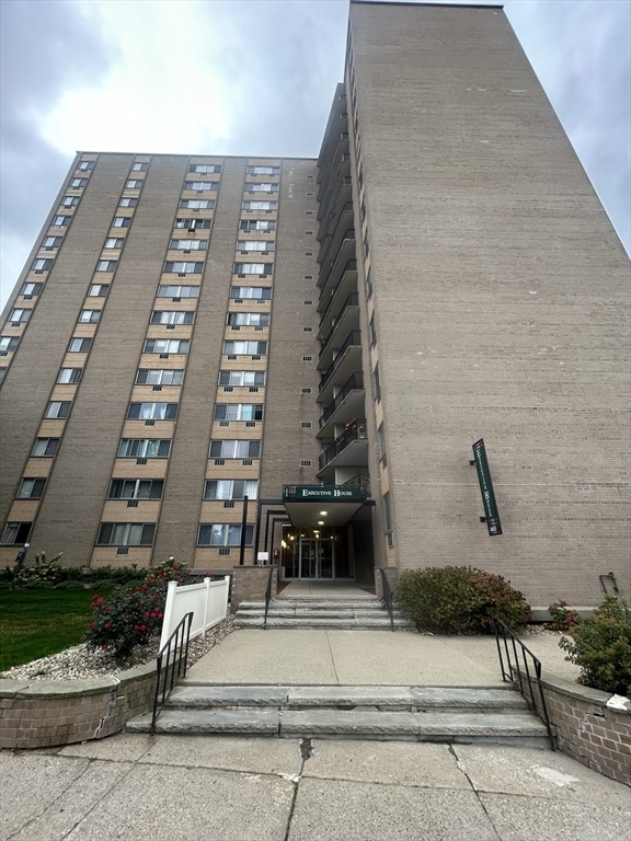 1025 Hancock St # 14M