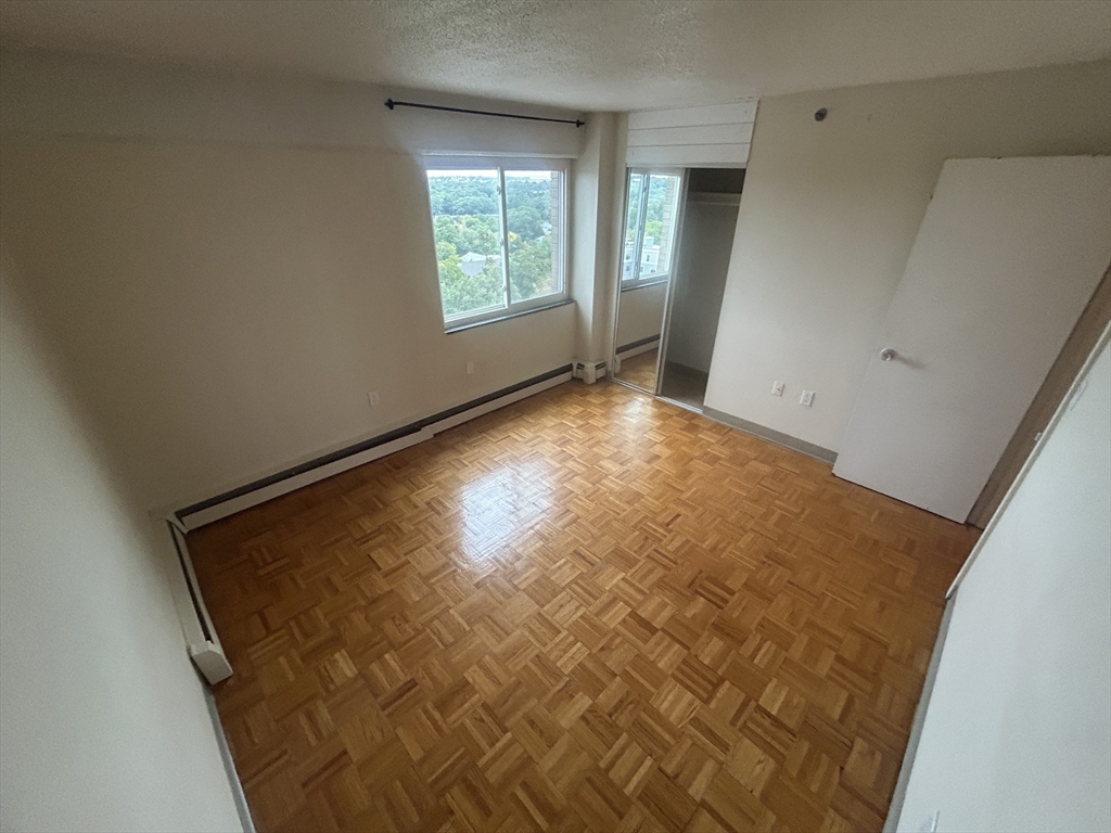 1025 Hancock St # 14M