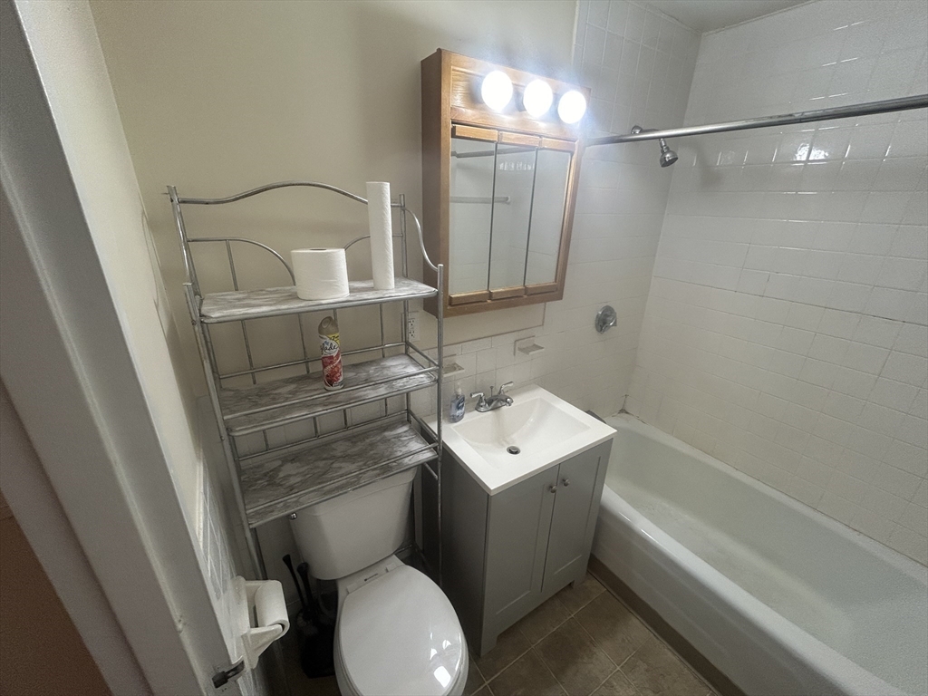 1025 Hancock St # 14M