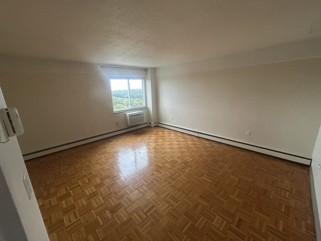 1025 Hancock St # 14M