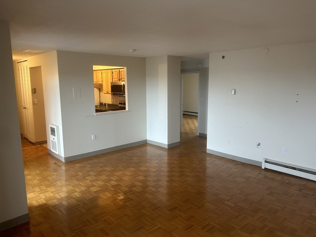 1025 Hancock St # 14M