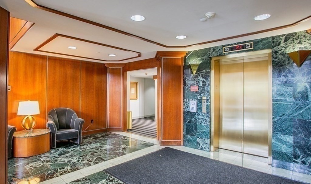 1001 Marina Dr # 807