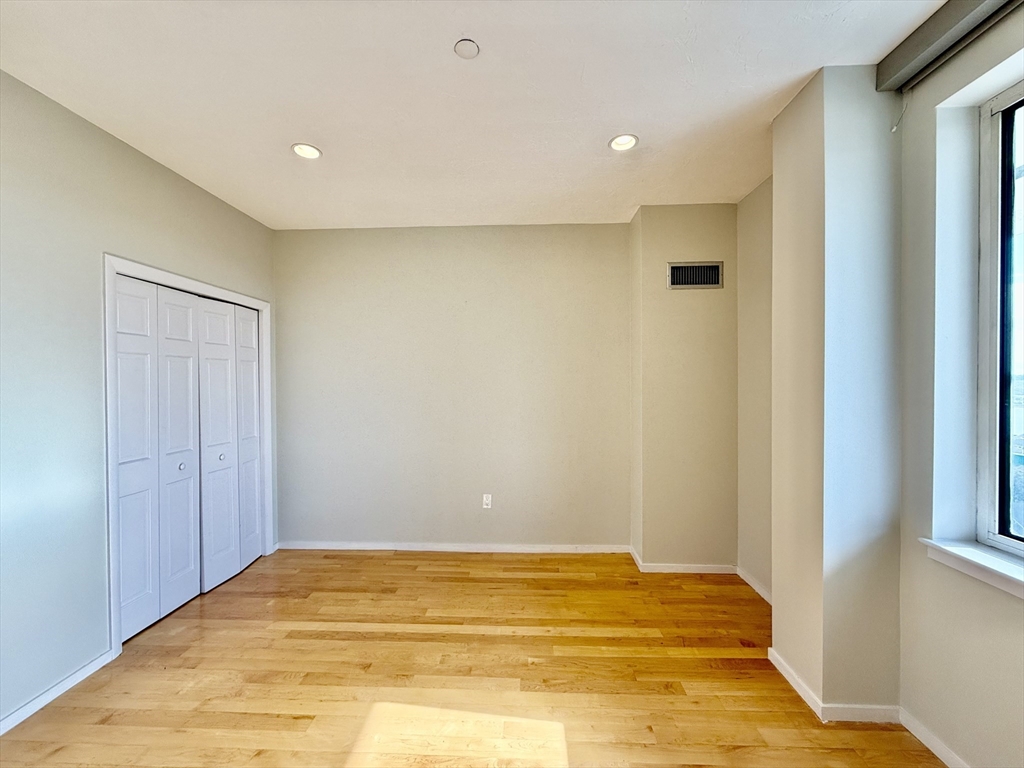 1001 Marina Dr # 807