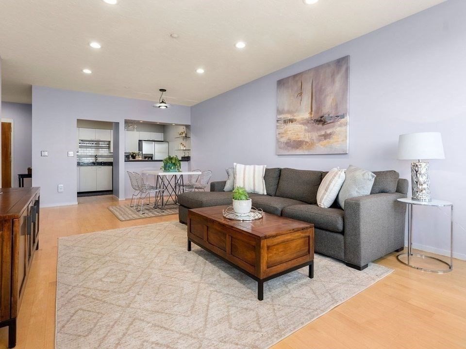 1001 Marina Dr # 807