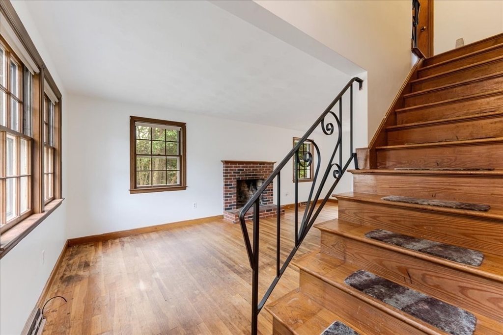 44 Dwelley Ave