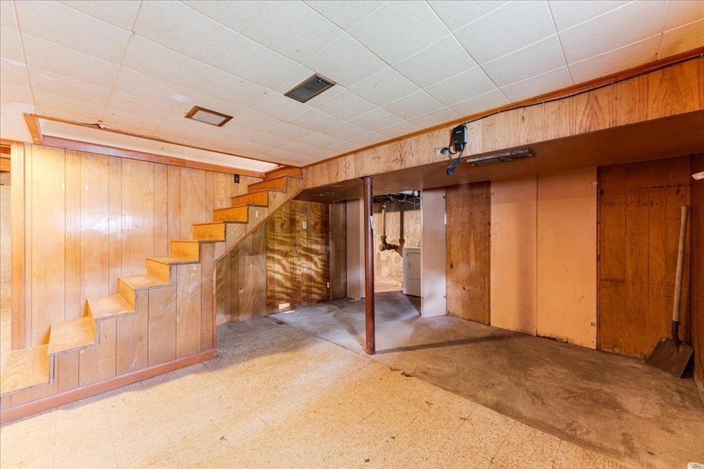 44 Dwelley Ave