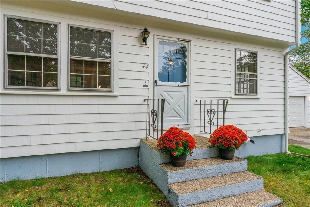 44 Dwelley Ave