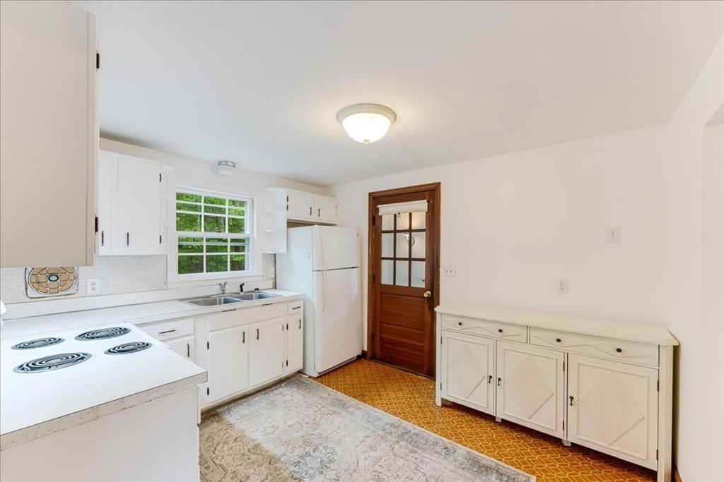44 Dwelley Ave