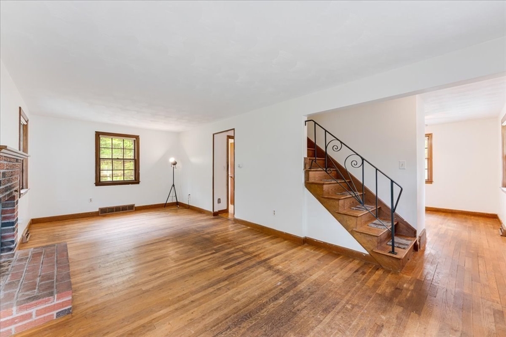 44 Dwelley Ave