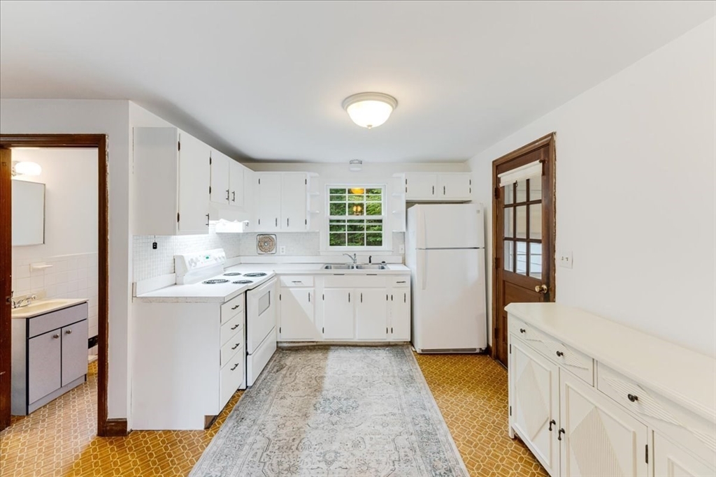 44 Dwelley Ave