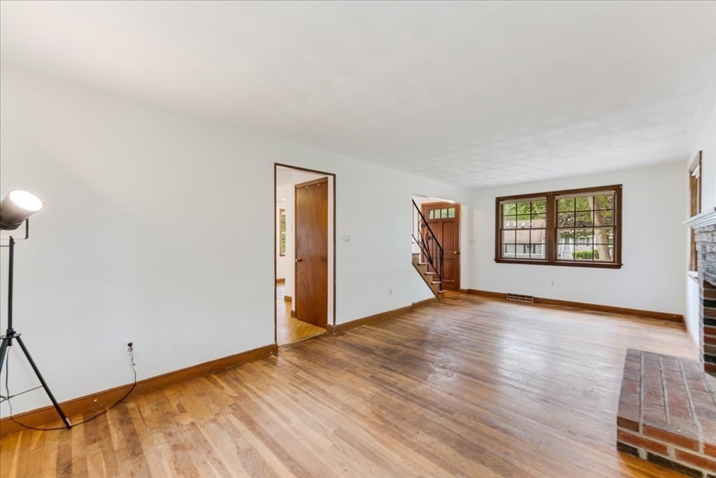 44 Dwelley Ave
