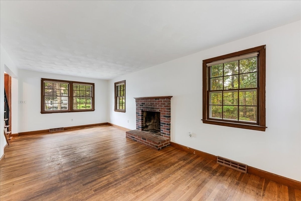 44 Dwelley Ave