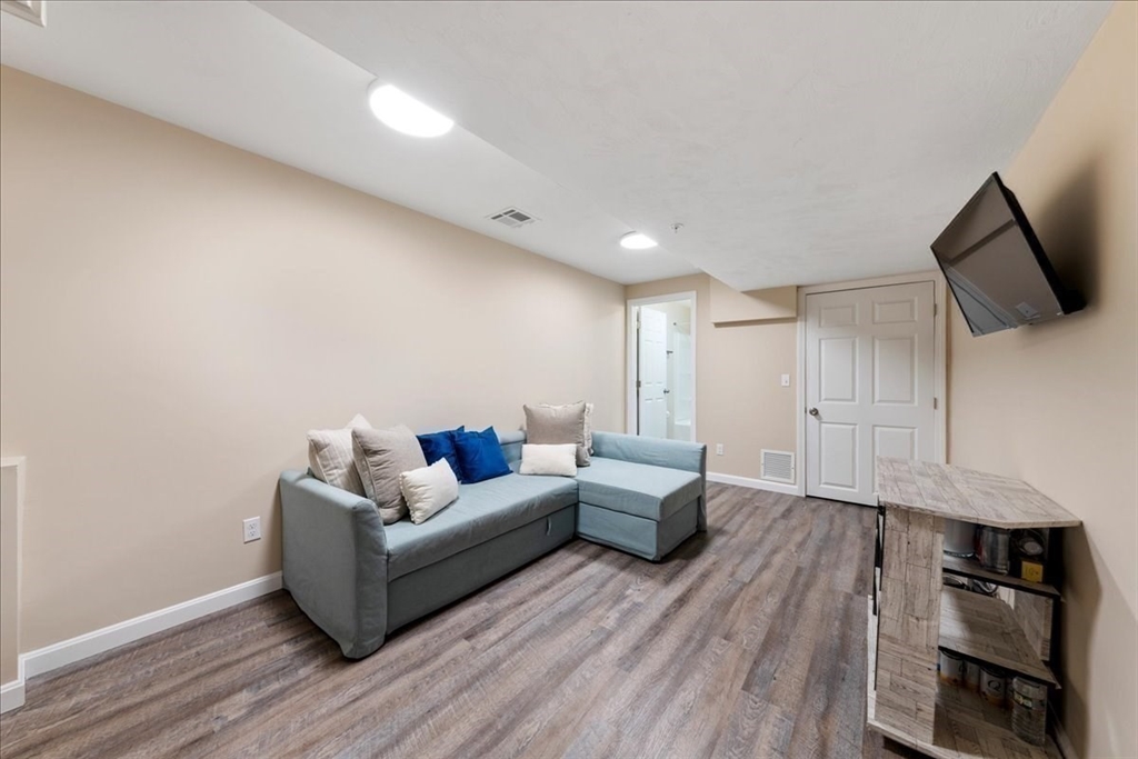 241 Woodland St # 3