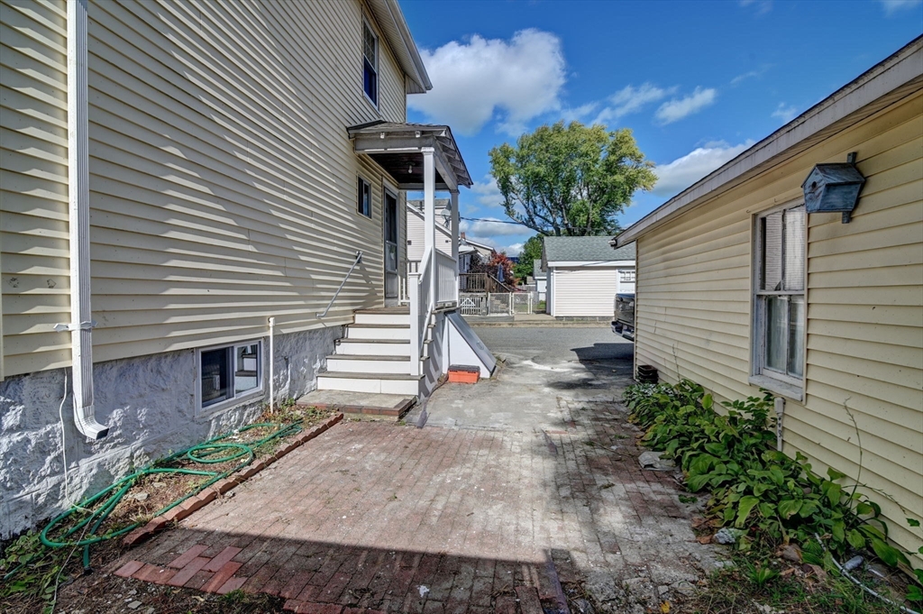88 Robertson St