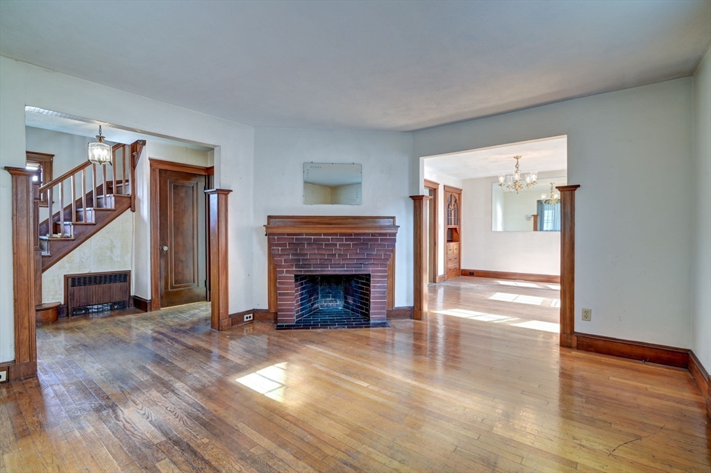 88 Robertson St