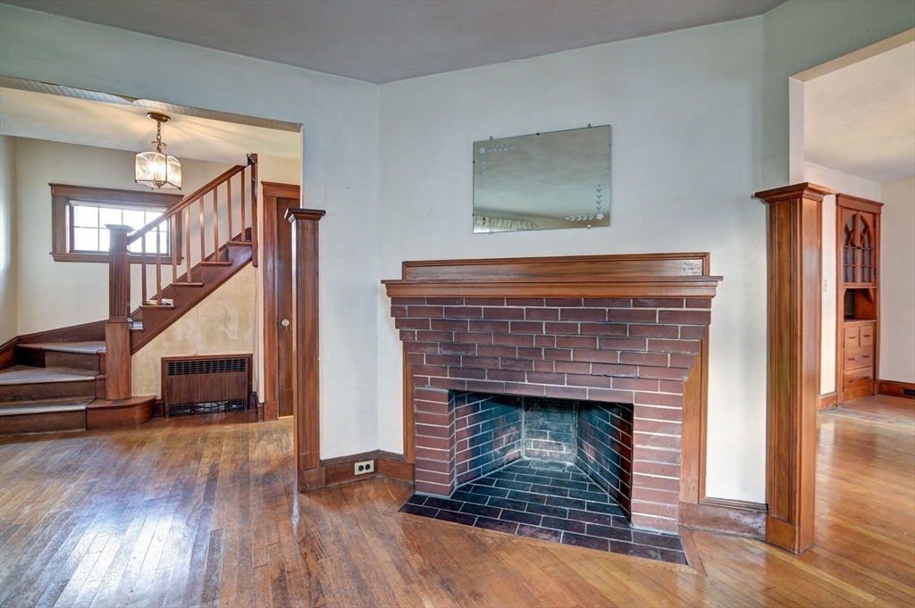 88 Robertson St