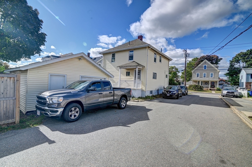 88 Robertson St