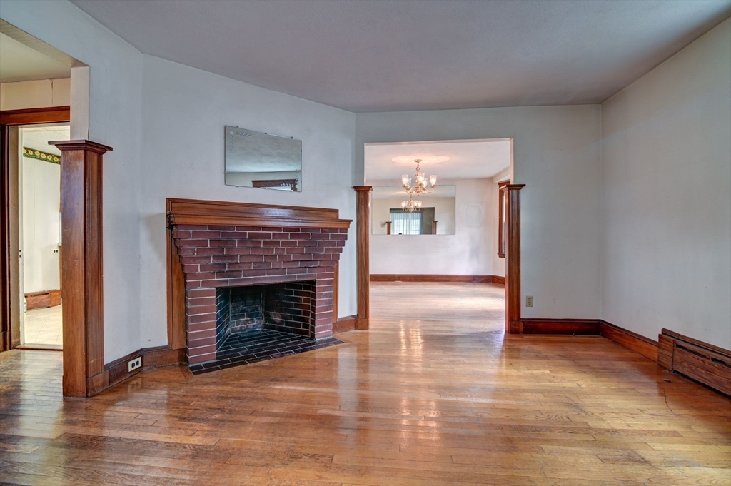 88 Robertson St