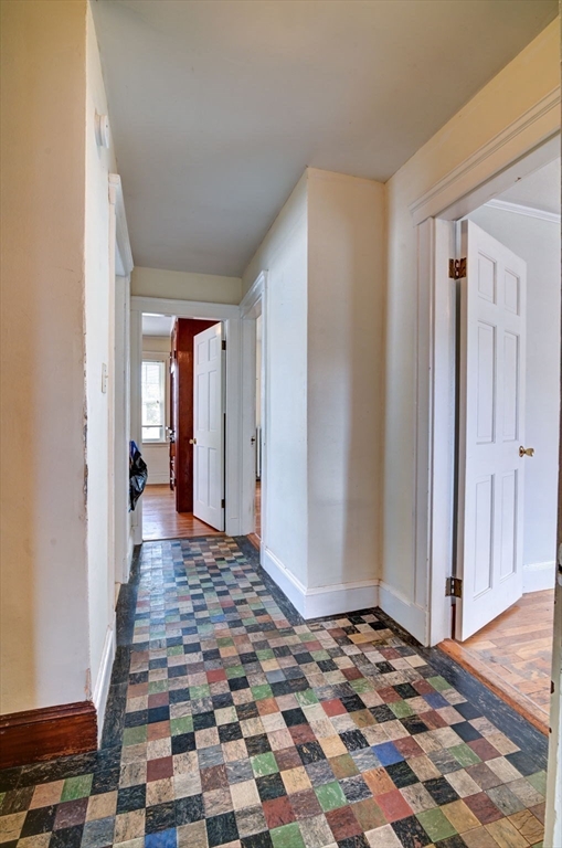 88 Robertson St