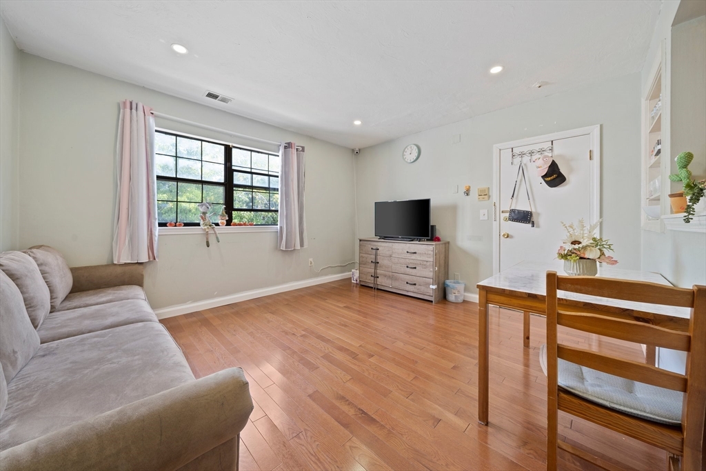 8 Jackson St # B3