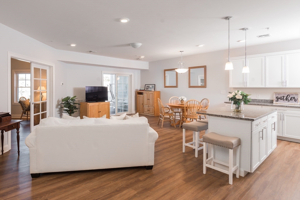 2 Longwood Lane # 209