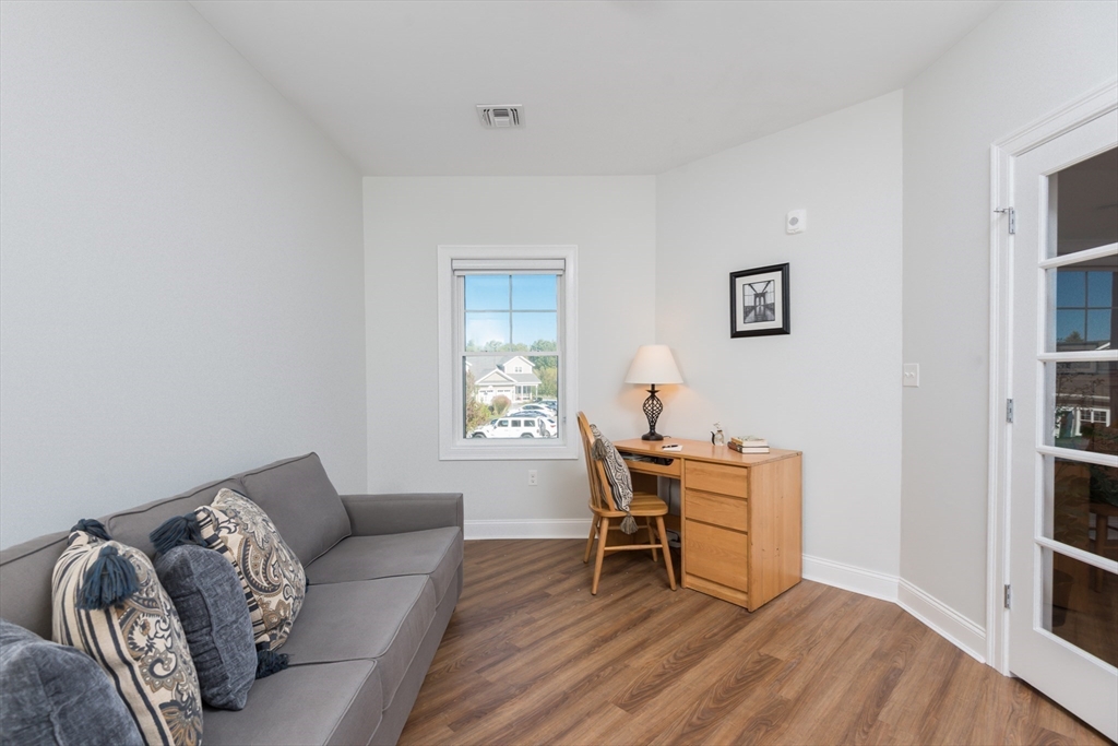 2 Longwood Lane # 209