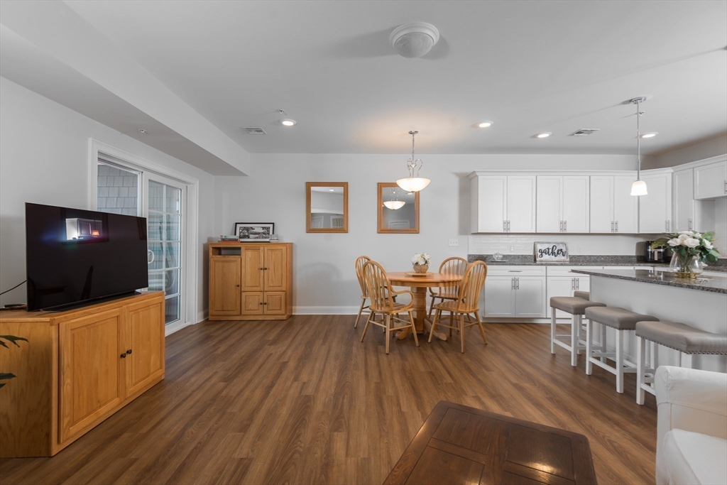 2 Longwood Lane # 209