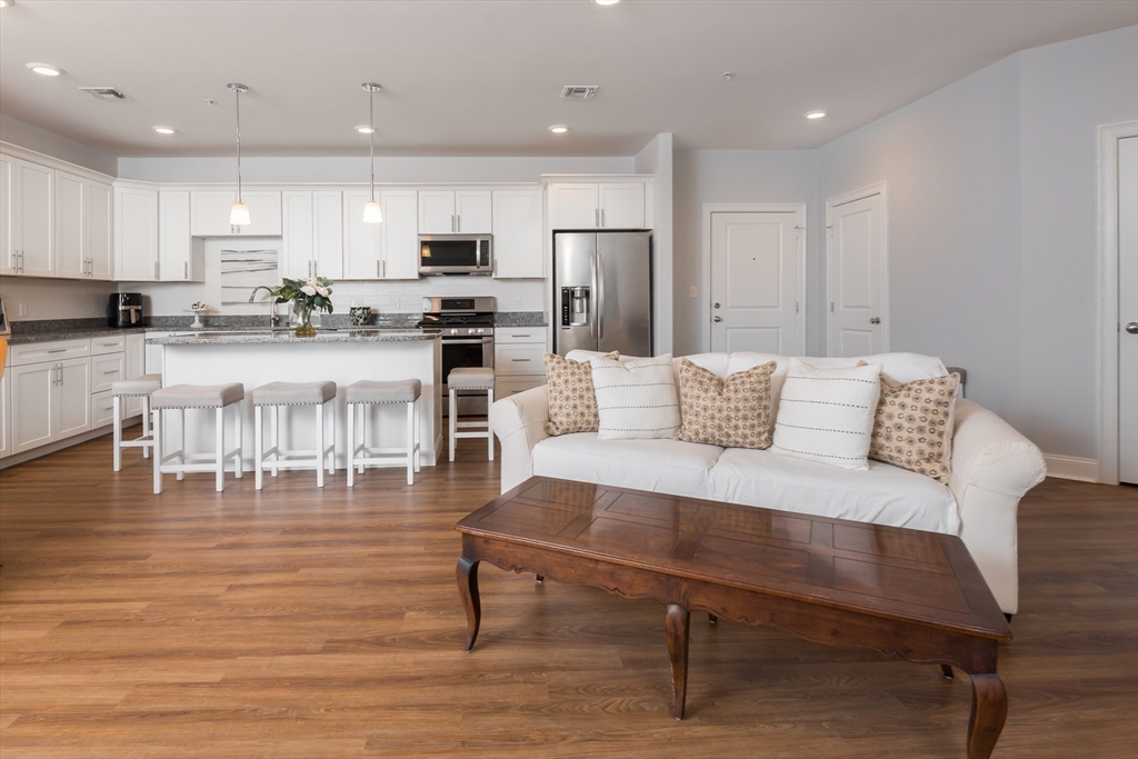2 Longwood Lane # 209