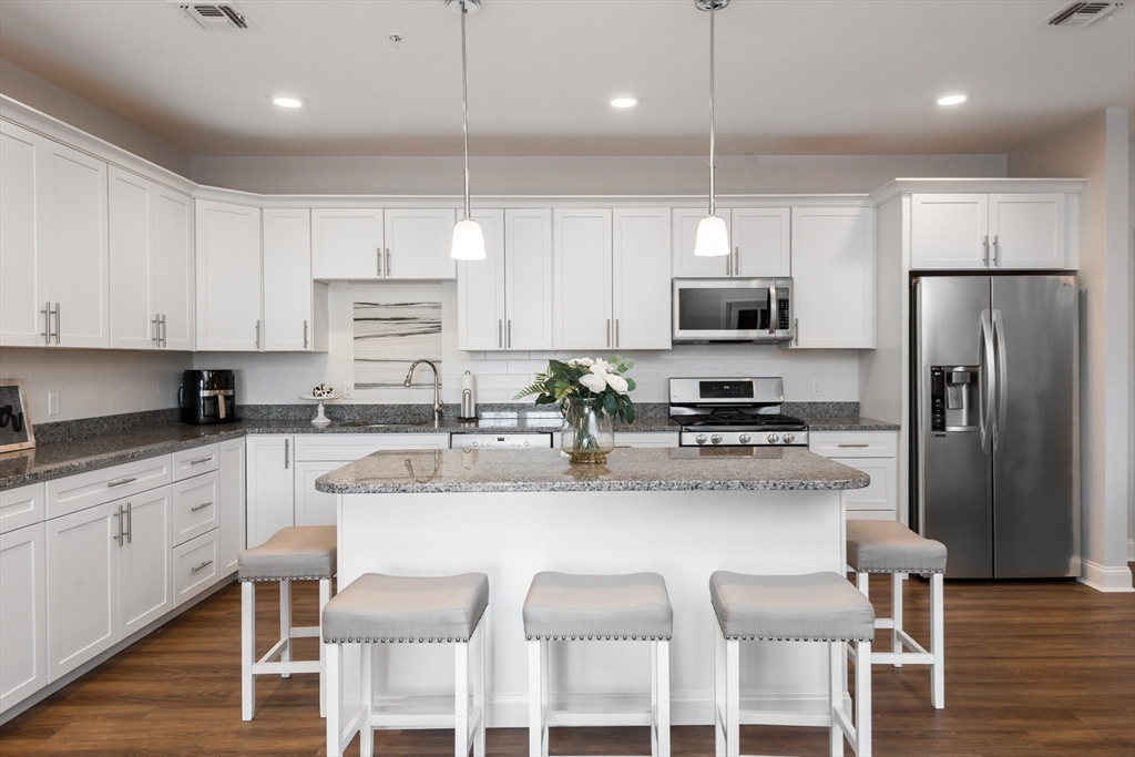 2 Longwood Lane # 209