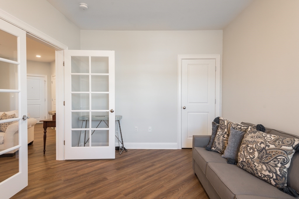 2 Longwood Lane # 209