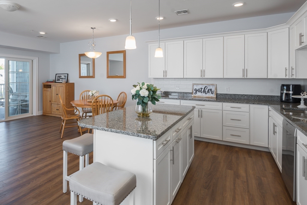 2 Longwood Lane # 209