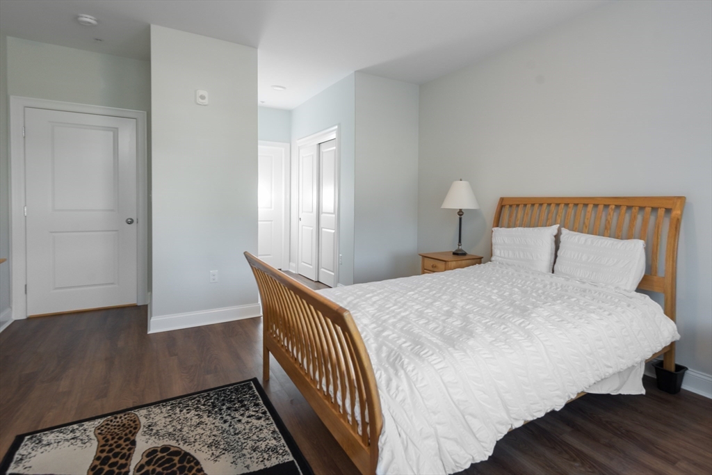 2 Longwood Lane # 209