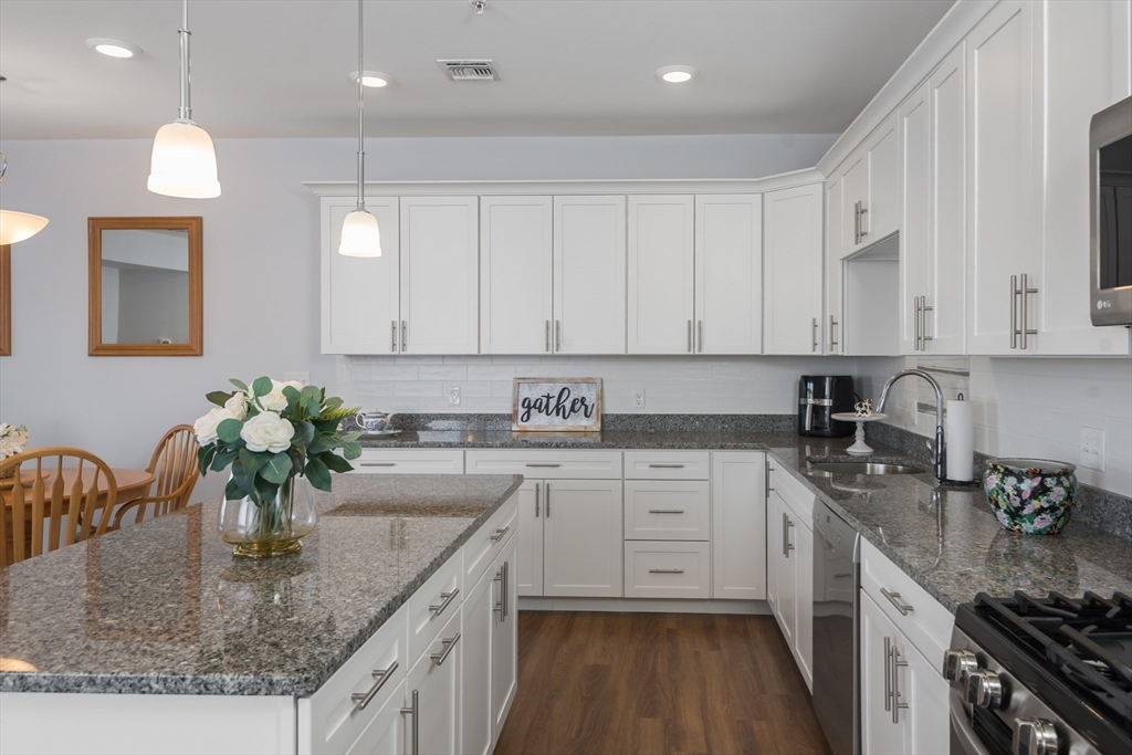 2 Longwood Lane # 209