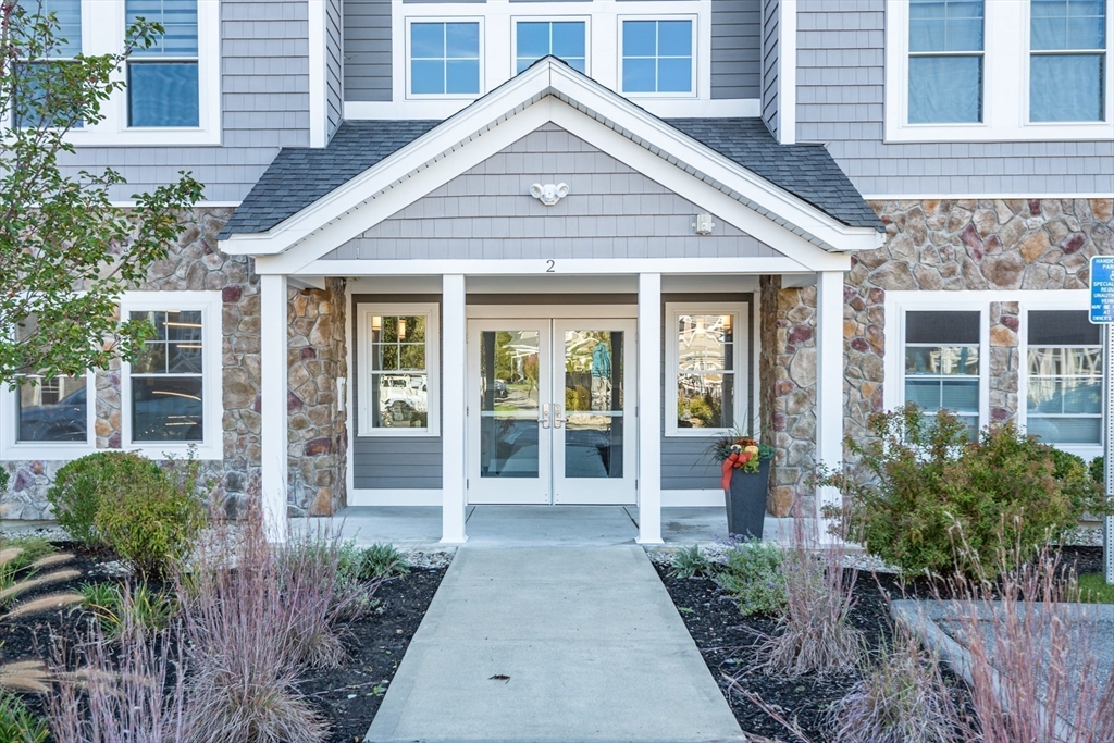 2 Longwood Lane # 209