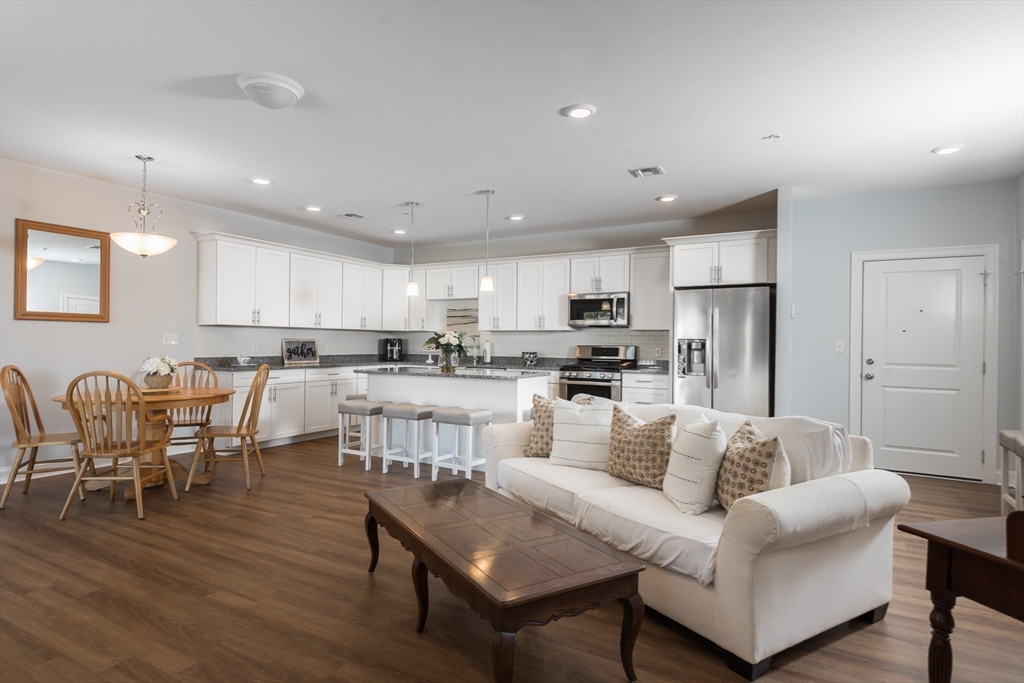 2 Longwood Lane # 209