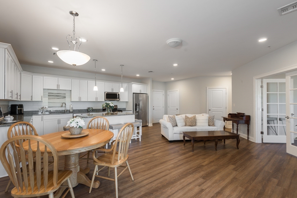 2 Longwood Lane # 209
