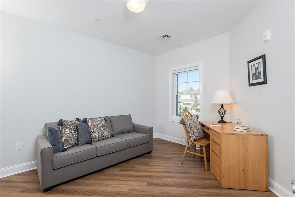 2 Longwood Lane # 209