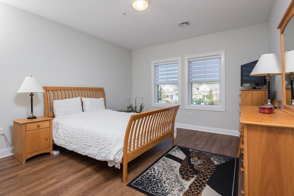 2 Longwood Lane # 209
