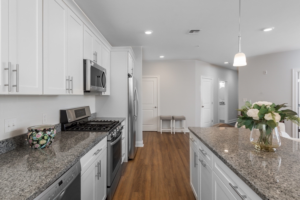 2 Longwood Lane # 209