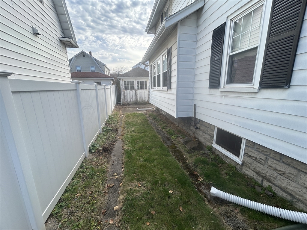 6 Lillian Rd